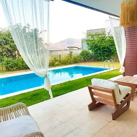 Βίλα Private With Pool And Garden *