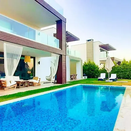 Villa Private With Pool And Garden *