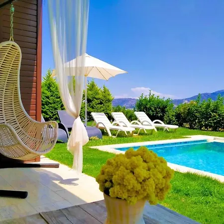 Private With Pool And Garden Willa